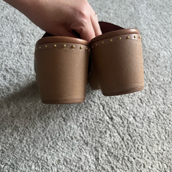 FitFlop Pilar Studded Size 9 Tan Brown Leather Platform Chunky Heel Mules Clogs - Picture 5 of 9